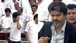 டபுள் மீனிங், டிரிபிள் மீனிங்! உங்கள் வீட்டு பெண்ணா இருந்தா? உதயநிதியை மறைமுகமாக விஜய் வார்னிங்