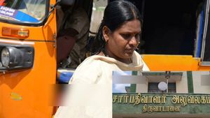 ராமநாதபுரம் சார் பதிவாளர் மாலினிக்கு மறக்க முடியாத பரிசு.. பத்திரப் பதிவு ஆபீஸ்ல காசு தராம எப்படி?