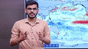 பகலில் சுட்டெரிக்கும் வெயில், உள்மாவட்டங்களில் இரவில் இடிமழை வாய்ப்பு: டெல்டா வெதர்மேன் தகவல்!