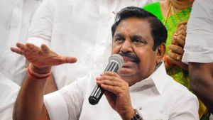 இடைத்தேர்தல் இப்போதைக்கு வராது.. மாவட்டச் செயலாளர்கள் கூட்டத்தில் எடப்பாடி பழனிசாமி சொன்ன ரகசியம்! 