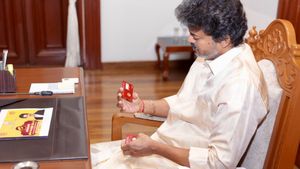 இடைத்தேர்தல் ஓட்டுப்பதிவுக்கு சில நாட்கள் முன்பு.. செப்.28ல் தாய்மாமன் தங்க மோதிரம் திட்டம் தொடக்கம்