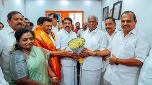  “பந்தயம் அடிச்சே ஆகணும்”.. தாராபுரம், மதுராந்தகம் இடைத்தேர்தல்.. ஆதரவு திரட்டும் அதிமுக!