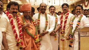  “எடப்பாடியாரை தனிப்பட்ட முறையில் எனக்கு ரொம்ப பிடிக்கும்”.. வைரமுத்து நெகிழ்ச்சி பேச்சு!