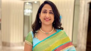 பிரபல யூடியூபர் கைது.. இங்கிலாந்தில் வேலை வாங்கி தருவதாக ரூ.15 லட்சம் மோசடி? பரபர புகார்