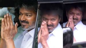 ஆரம்பமே சொதப்பிட்டாரா விஜய்? லண்டன் பயணத்தில் அடுத்த ட்விஸ்ட்.. மலேசிய கவர்னர் சொல்லியும் கேட்கலையா?