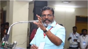 என் முடிவு கம்யூனிஸ்ட் கட்சிகளுடன் இணைந்ததே அப்படினு சொன்ன திருமாவளவன் இப்போ என்ன செய்ய போகிறார்?