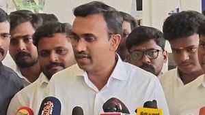 “அரசு அதிகாரிகள் ஆட்சி நடைபெறுவதாக கம்யூனிஸ்ட்கள் கூறுவது வேடிக்கை