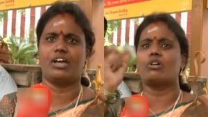 அமைச்சர், எம்எல்ஏ வைத்தே கும்பாபிஷேகம் நடத்துங்க.. தீர்த்தம் கூட தெளிக்கவில்லை.. மதுரை பெண் ஆவேசம்! 