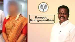 கருப்பு முருகானந்தம் மட்டுமில்லை.. அவர் மீது பாலியல் புகார் அளித்த பெண்ணின் பதவியையும் பறித்த பாஜக