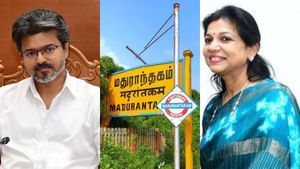 மதுராந்தகத்தில் வன்னியர் ஓட்டுகளை அள்ள விஜய் பிளான்? சௌமியாவிற்கு அமைச்சர் வதந்தியின் பின்னணி என்ன? 