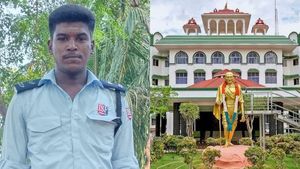  அஜித் குமார் வழக்கு: முன்னாள் டிஎஸ்பி உள்ளிட்ட நால்வர் மீது கொலை வழக்கு பதிவு செய்ய நீதிமன்றம் ஆணை!