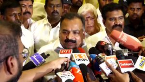 ராகுல் vs விஜய்.. யார் பிரதமர் வேட்பாளர்? மாணிக்கம் தாக்கூர் கொடுத்த மழுப்பலான பதில் 