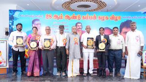 28-வது கம்பன் கழக விழா: துபாய் பத்திரிகையாளர் முதுவை ஹிதாயத்திற்கு விருது வழங்கி கௌரவிப்பு! 