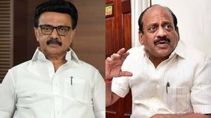  இடைத்தேர்தலில் 2 தொகுதிகளையும் அடிச்சு தூக்கணும்.. ஸ்டாலின் பிளான்.. பொறுப்பாளர்களை அறிவித்த திமுக!