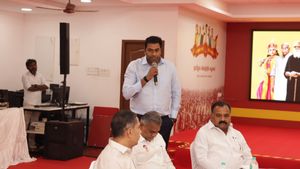 தென்னகத்திலிருந்து ஒரு பிரதமர்.. காங்கிரஸுக்கு எந்த பிரச்சினையும் இல்லை! தாகூர் முன் உடைத்த ஆதவ்!