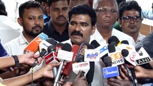  மீனாட்சி கோயில் குடமுழுக்கு பாஸ் சர்ச்சை.. திமுகதான் காரணம்.. நிர்மல்குமார் கொடுத்த பலே விளக்கம்! 