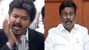 செய்றத செஞ்சுபுட்டு.. வீட்டுக்கு போய் ட்வீட்? பொம்மை முதல்வர்.. சிஎம் விஜயை விளாசிய திமுக பரந்தாமன்! 