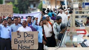 வாரம் 2 நாள் விடுமுறை தர முடியாது.. வேலைநிறுத்தம் அறிவித்த வங்கி ஊழியர்களுக்கு ஏமாற்றம்.. அரசு கறார்