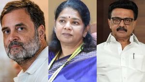 ஸ்டாலினை சந்திக்கணும்.. கனிமொழி வழியாக தூது விடும் ராகுல் காந்தி.. விஜய் மீது கடும் அப்செட்? பின்னணி 