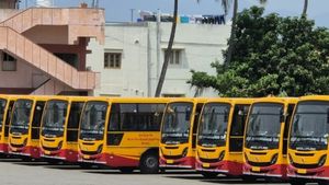 சேலம் அரசு டிப்போவில் அடியோடு மாறிய காட்சிகள்.. தவெக கட்சி கொடி கலரில் அரசு பேருந்துகள்