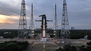 அடங்காத 'நாட்டி பாய்' ராக்கெட்டை அடக்கிய இஸ்ரோ.. விண்ணில் நிறுத்தப்பட்ட இந்தியாவின் 'நிரந்தரக் கண்' 