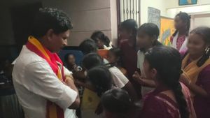 சாத்தான்குளம் பள்ளி விடுதியில் பட்டியலின மாணவிகளை காலில் விழ வைத்து ஆசிரியர் கொடுமை
