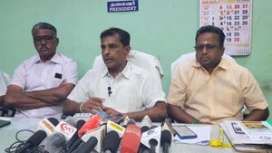 இனி குடித்துவிட்டு லாரியை ஓட்டவே முடியாது! தூக்கம் வந்தாலும் ஒரு இன்ச் கூட நகராது! வாவ் முயற்சி!