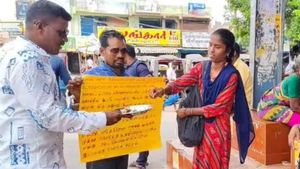 உளுந்தூர்பேட்டை பஸ் ஸ்டாண்டில் பிச்சை.. யாருனு பார்த்தால்? கள்ளக்குறிச்சி விஏஓ கூட்டுப் பட்டா கூத்து
