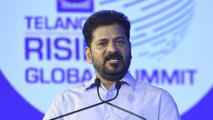 தெலுங்கானாவில் காங்கிரஸ் ஆட்சிக்கே ஆபத்து? அமைச்சரவையில் வெடித்த குழப்பம்.. அமைச்சர் பதவி பறிபோனது!