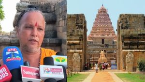  கங்கை கொண்ட சோழபுரம் கோயிலில் கடும் தண்ணீர் தட்டுப்பாடு.. பூஜை செய்ய முடியவில்லை என அர்ச்சகர் வேதனை