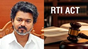 கோட்டை ரகசியம் கசியக் கூடாது! RTI அதிகாரத்திற்கு மூடுவிழா.. குரல்வளையை நெரிக்கும் விஜய்யின் அரசாணை! 