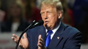 டிரம்ப் ஆடும் கேம்.. இந்தியாவுக்கு 100% வரை வரி.. அமெரிக்காவுக்கு மட்டும் விதிவிலக்கு.. சர்ச்சை!