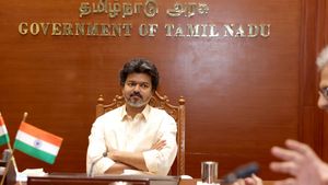 இடைத்தேர்தலுக்கு பின் இருக்கு பெரிய சம்பவம்..  கலக்கத்தில் அமைச்சர்கள் ..  விஜய் அதிரடி திட்டம்