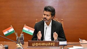 இடைத்தேர்தல் முடிந்ததும் நடக்க போகும் அதிரடி.. அதிகாரிகளுக்கு விஜய் பிறப்பித்த முக்கிய உத்தரவு! 