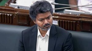 ஏதாவது பண்ணி ஜெயிச்சிடுங்க! மதுராந்தகம், தாராபுரம் இடைத்தேர்தல்.. விஜய் களமிறக்கிய பெரிய டீம்! 