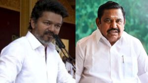 அப்பாவை காணமா.. விஜயை வெளுத்து வாங்கிய எடப்பாடி.. மீண்டும் மீண்டும் திமுகவுக்கு ஆதரவாக பேச்சு