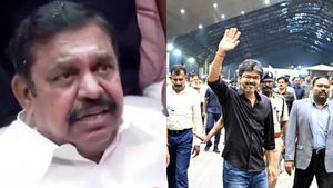 கழுத்தை நெரிக்கும் அளவுக்கு கடன் இருக்கு.. லண்டனுக்கு இன்பச் சுற்றுலா சென்ற விஜய்! எடப்பாடி அட்டாக்! 