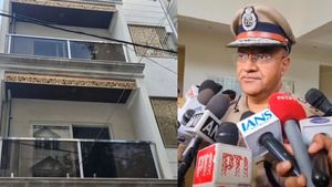 வெடிகுண்டு தயாரிக்கப்பட்டதா? பெங்களூர் வீட்டில் திடீரென வெடித்த மர்மபொருள்.. 2 பேர் காயம்