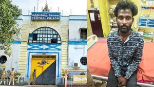 கோவை மத்திய சிறையில் கைதி தப்பியோட்டம்.. விஜய் எச்சரிக்கையை மதிக்காத காவலர்கள்.. என்ன தான் நடக்குது