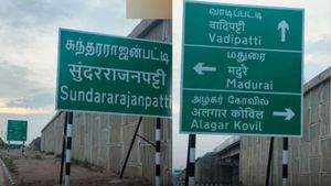 மீண்டும் இந்தி திணிப்பு .. மதுரை - திண்டுக்கல் சாலையில் வைக்கப்பட்டுள்ள பெயர்ப்பலகை.. என்ன நடக்குது? 