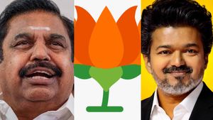லாஜிக் உதைக்குதே.. திமுக, அதிமுக கூட்டு என்றால் அவர்களுடன் இருந்தவர்களை தவெகவில் ஏன் சேர்த்தீங்க?
