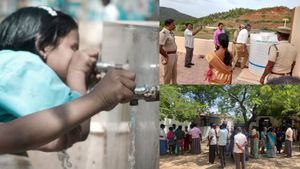 மானூர் பள்ளிக்கூட குடிநீர் தொட்டியில் மனித கழிவு..களத்தில் இறங்கிய எஸ்பி! மலம் கலந்தது இவர்களா? ஷாக்