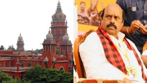 திமுக மாநாட்டுக்காக ஏரியில் மண் எடுத்த விவகாரம்.. வழக்கை ரத்து செய்யக் கோரி ஐகோர்ட்டில் எ.வ.வேலு மனு