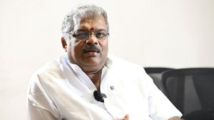 பாவம் அவங்க என்ன தான் செய்வாங்க! அதிக விலைக்கு மின்சாரம் ஏன்? தவெக அரசுக்கு ஜிகே வாசன் சப்போர்ட்! 