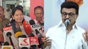 தாராபுரம் சத்தியபாமாவை உருவக்கேலி செய்த ஸ்டாலின்! கண்டிக்காமல் கனிமொழி கொடுத்த ஸ்டர்ன்னிங் விளக்கம்