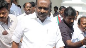என்னாச்சு நத்தம் விஸ்வநாதனுக்கு? திண்டுக்கல் அதிமுகவில் பரபரப்பு! இது தான் காரணமா? வெளியான தகவல் 