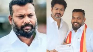 தவெக நிர்வாகி வீட்டில் 135 கிலோ மெத்.. சிக்கிய ரூ.100 கோடி மதிப்பிலான போதைப்பொருள்.. என்ன நடந்தது? 