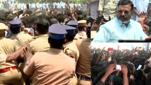 மீண்டும் மீண்டுமா? திருமாவளவனை பார்க்க முண்டியடித்து ஓடிய விசிகவினர்.. அடித்து விரட்டிய போலீசார்! 