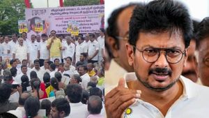 செஞ்சி சிறுமியை கண்டுபிடிக்க முடியாமல் திணறும் அரசு.. பச்சை குழந்தைக்கு கூட பாதுகாப்பில்லை! உதயநிதி 