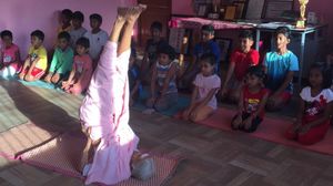 98 வயதிலும் வில்லாய் வளையும் யோகாசன குரு